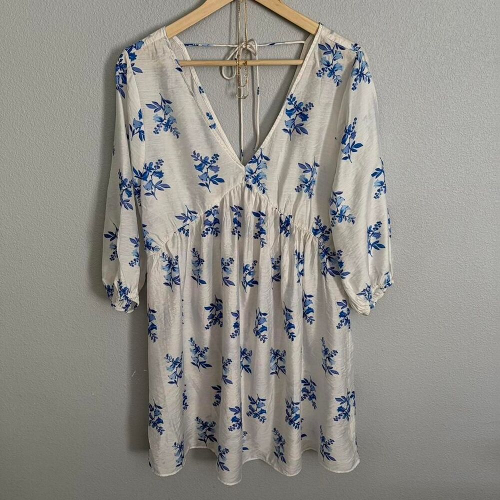 H&M Blue and white bohemian floral v-neck dress with tie